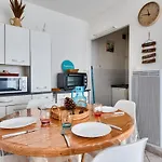 100m De La Des Mouettes, Pour 4 Appartement